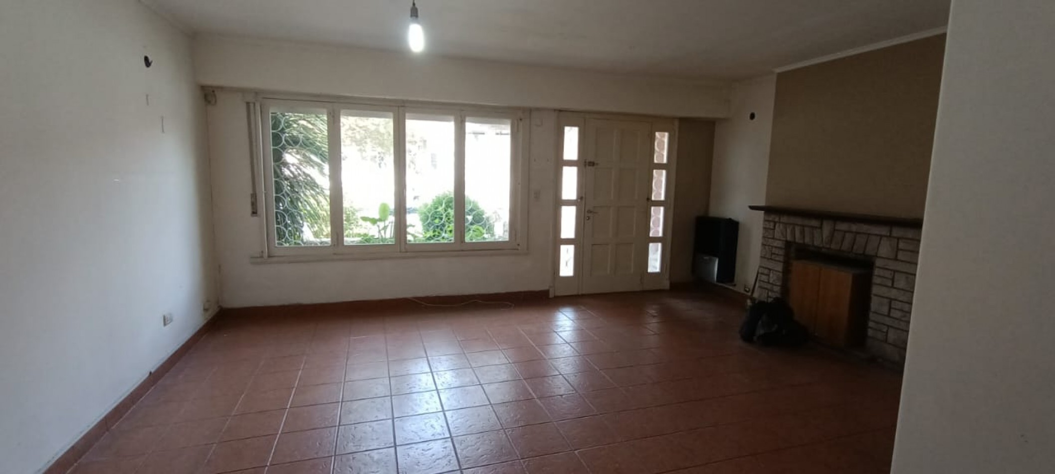  chalet estilo marplatense de 3 Ambientes con patio y Garage y depto de 2 ambientes Planta alta