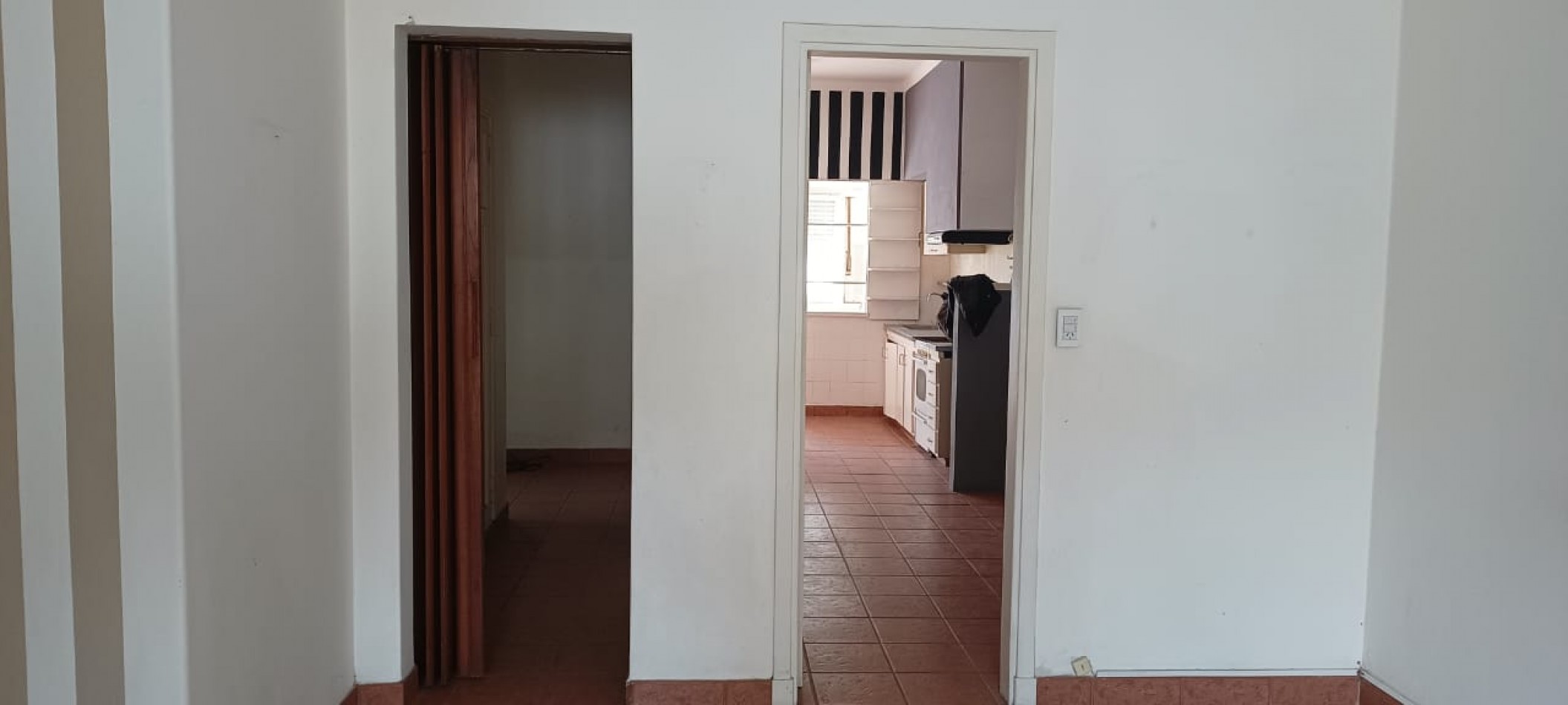  chalet estilo marplatense de 3 Ambientes con patio y Garage y depto de 2 ambientes Planta alta