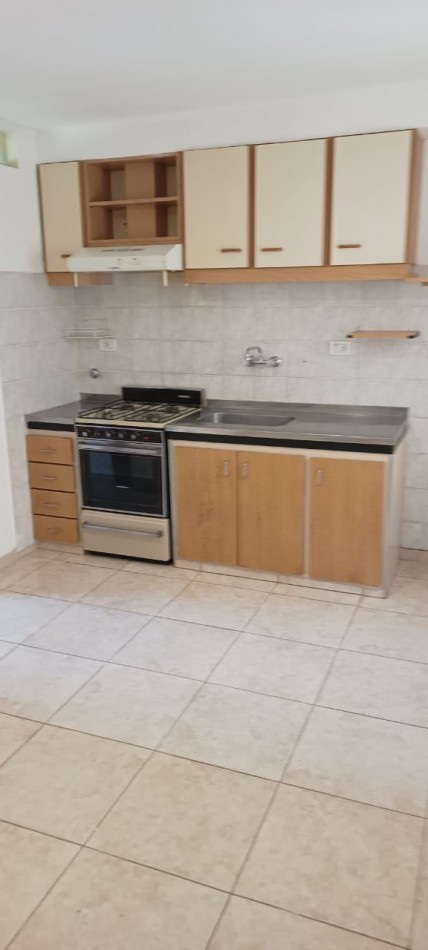  chalet estilo marplatense de 3 Ambientes con patio y Garage y depto de 2 ambientes Planta alta