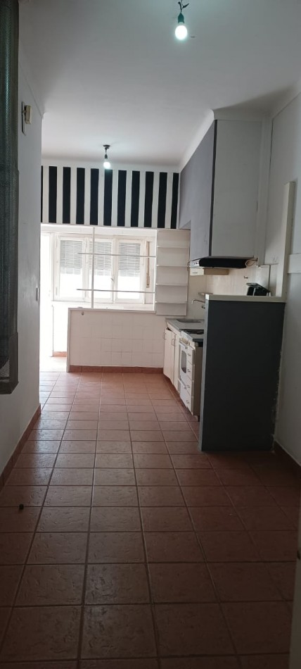  chalet estilo marplatense de 3 Ambientes con patio y Garage y depto de 2 ambientes Planta alta