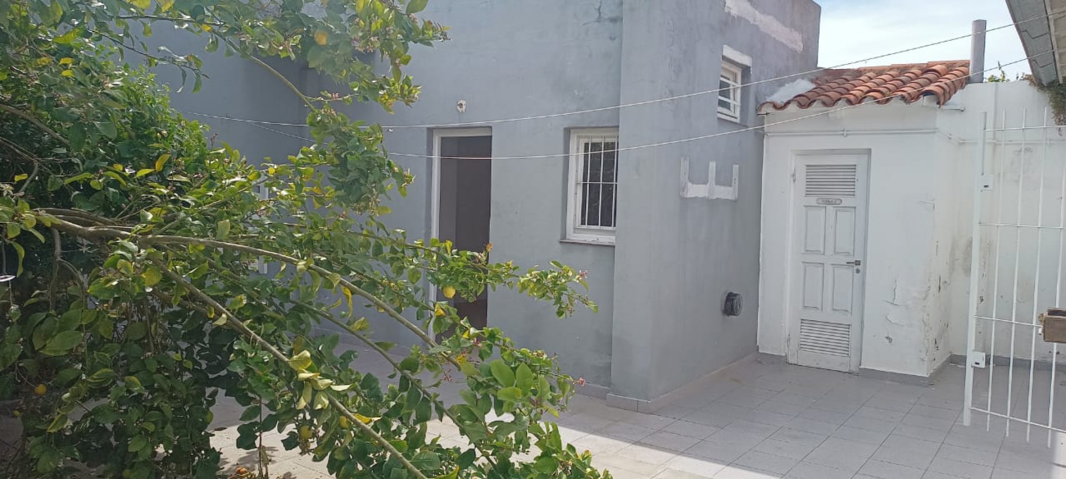  chalet estilo marplatense de 3 Ambientes con patio y Garage y depto de 2 ambientes Planta alta