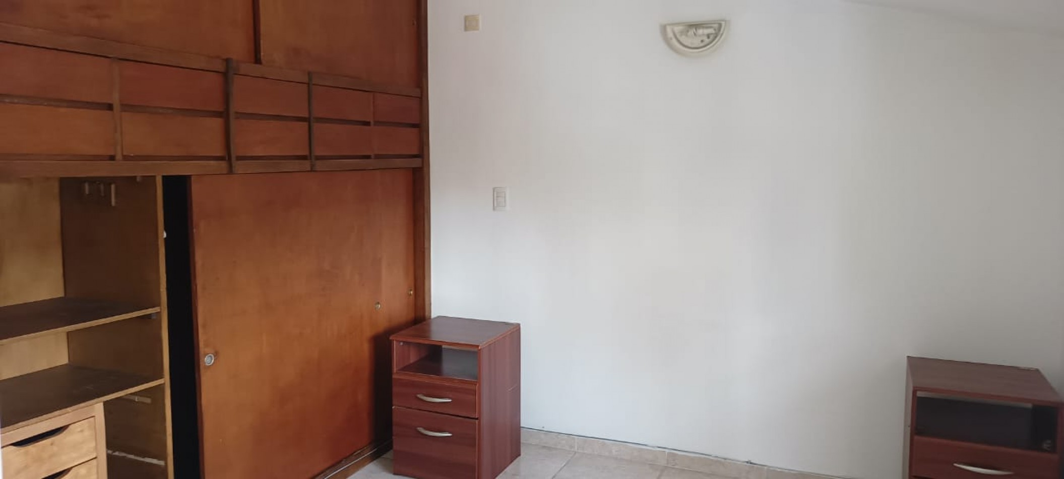  chalet estilo marplatense de 3 Ambientes con patio y Garage y depto de 2 ambientes Planta alta