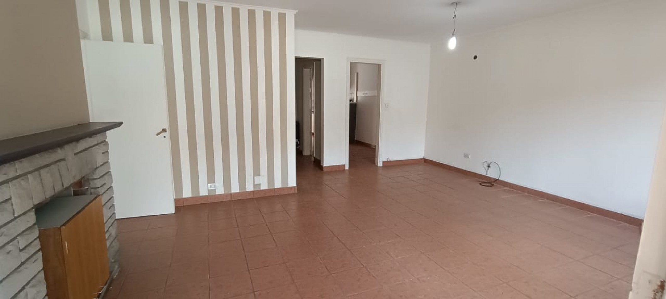  chalet estilo marplatense de 3 Ambientes con patio y Garage y depto de 2 ambientes Planta alta