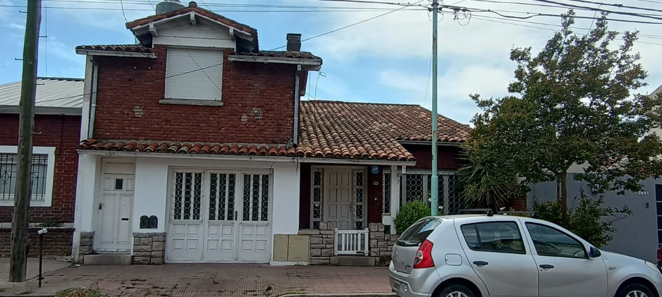  chalet estilo marplatense de 3 Ambientes con patio y Garage y depto de 2 ambientes Planta alta
