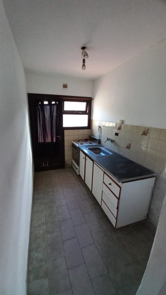 "OPORTUNIDAD" casa P.H 3 Ambientes conentrada de auto y patio atras 