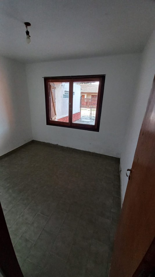 "OPORTUNIDAD" casa P.H 3 Ambientes conentrada de auto y patio atras 