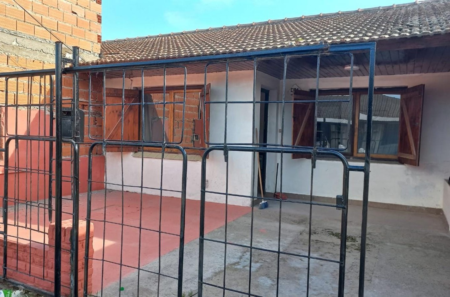"OPORTUNIDAD" casa P.H 3 Ambientes conentrada de auto y patio atras 