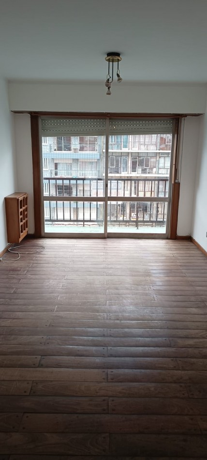 Departamento de 3 ambeintes con cochera !!! Av. Luro al 2500 !!!