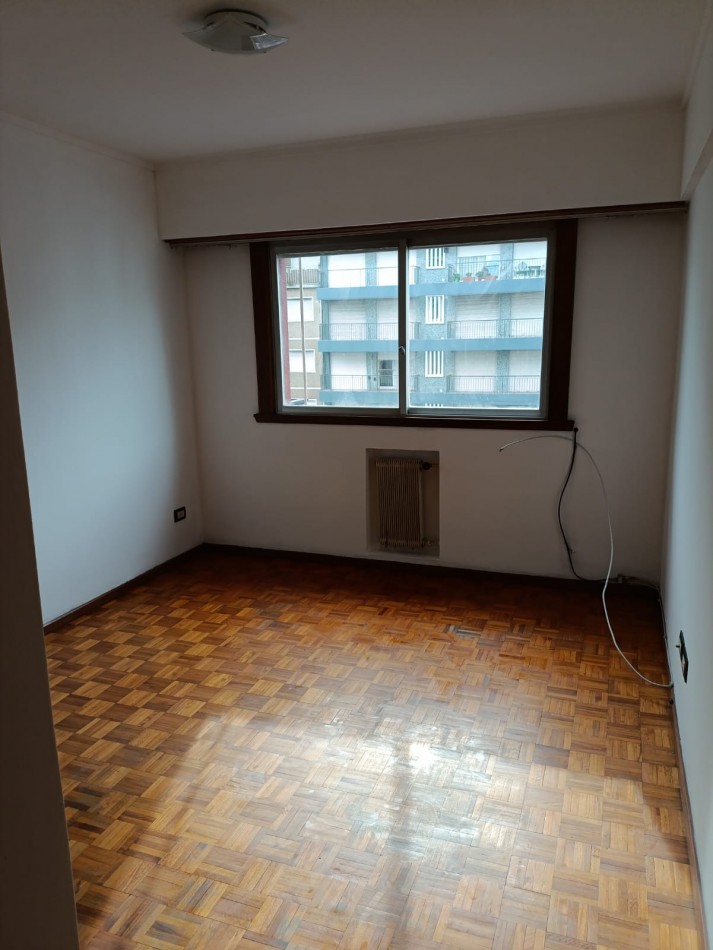 Departamento de 3 ambientes con balcon a la calle Vereda de sol y  cochera !!! Av. Luro al 2500 !!!