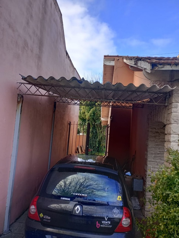 chalet 4 ambientes con parque y entrada de auto !!!!