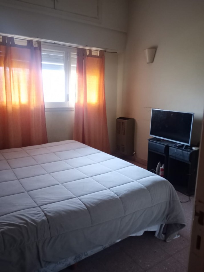 chalet 4 ambientes con parque y entrada de auto !!!!