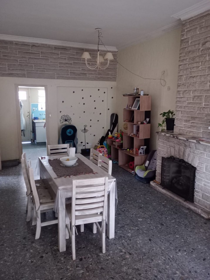 chalet 4 ambientes con parque y entrada de auto !!!!