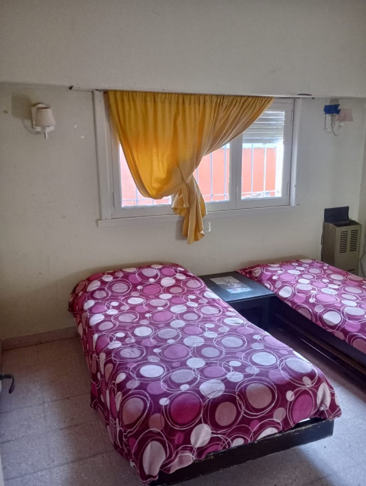 chalet 4 ambientes con parque y entrada de auto !!!!