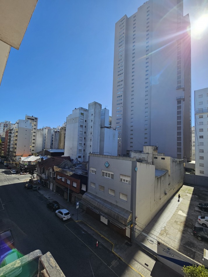 DOS AMBIENTES EXTERNOS CON BALCON. PROXIMO PLAYAS, PLAZA COLON, GUEMES,
